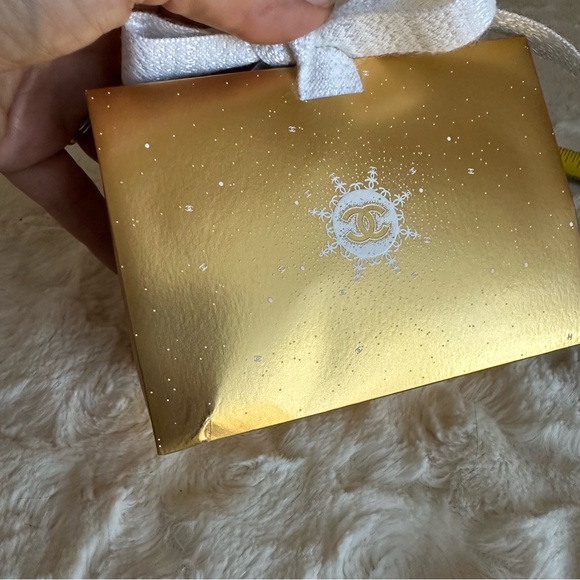 Authentic CHANEL number 5 Charm and Gift Bag - Picture 4 of 9